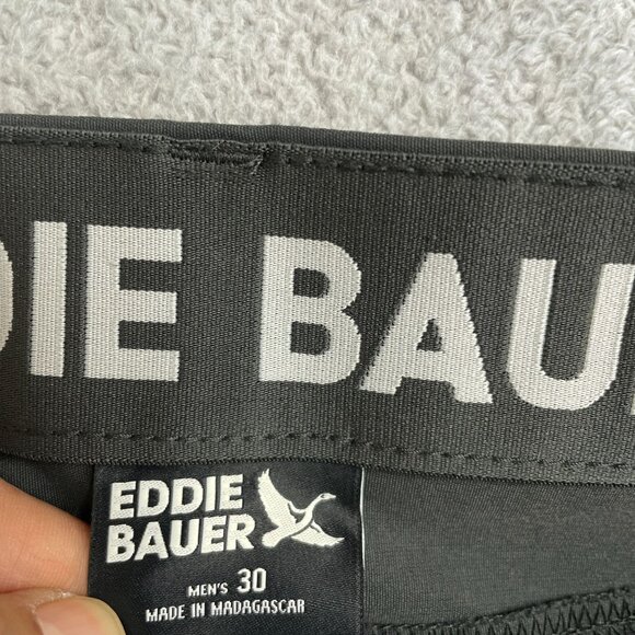 NEW Eddie Bauer Rainier 10” Tech Shorts Men’s 30 Cargo Outdoor Black - Picture 4 of 6